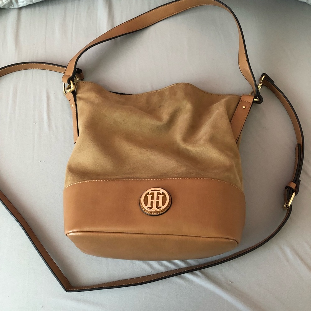 Medium sized Tommy Hilfiger bag